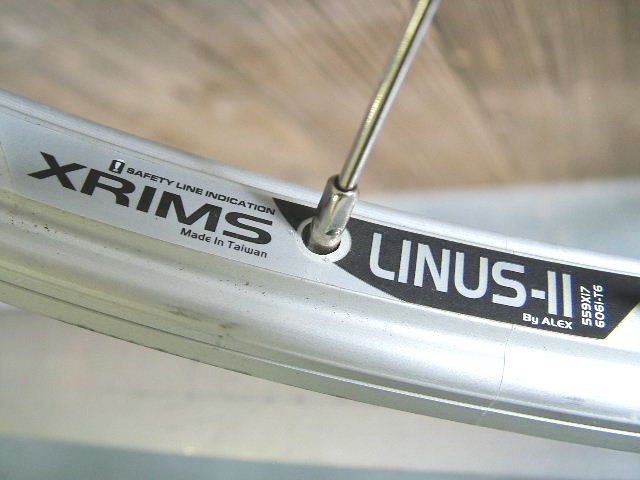   Hole ALEX Linus II MTB (26) Front Wheel w/100 mm Shimano Branded Hub