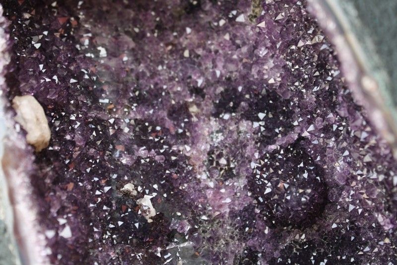 AMETHYST GEODE/W WHITE CALCITE KEIKI HEALING AMG 2675  