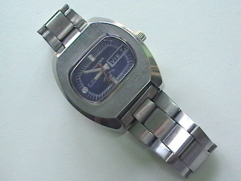 VINTAGE WRISTWATCH WORKING TRESSA LASER BEAM CALENDAR  