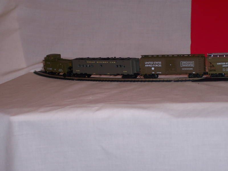 KATO N GEORGE BUSH 4141 SD70 & 6 CARS US ARMY TRAIN  