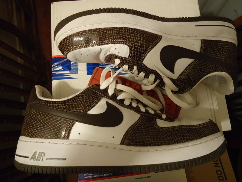 dunks and af1s i try to charge exact shipping so feel free to buy as 