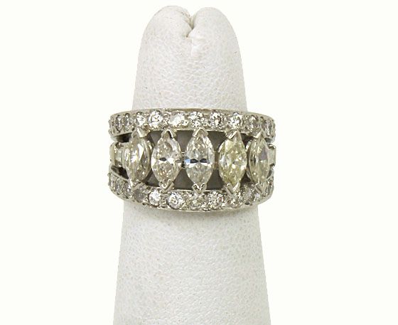 AMAZING PLATINUM 3.4 CTS DIAMONDS LADIES BAND RING  