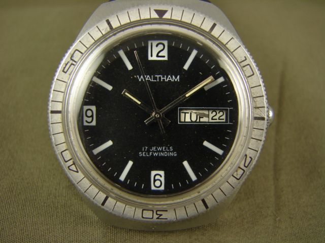 MASCULINE BLACK DL WALTHAM MENS WATCH DAY DATE VINTAGE 60s SELF 