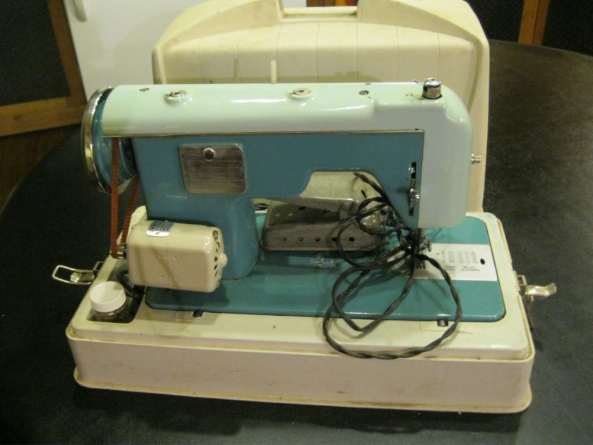 Vintage Sewmor Zig Zag Portable Sewing Machine 900 model Rare Works 