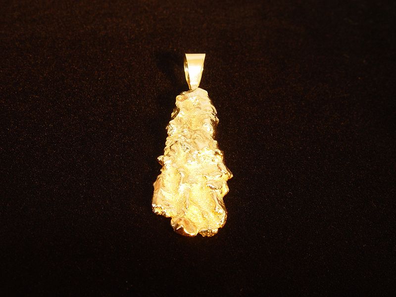 10K Yellow Gold Large Man made Nugget Style Pendant   17.05 Grams 