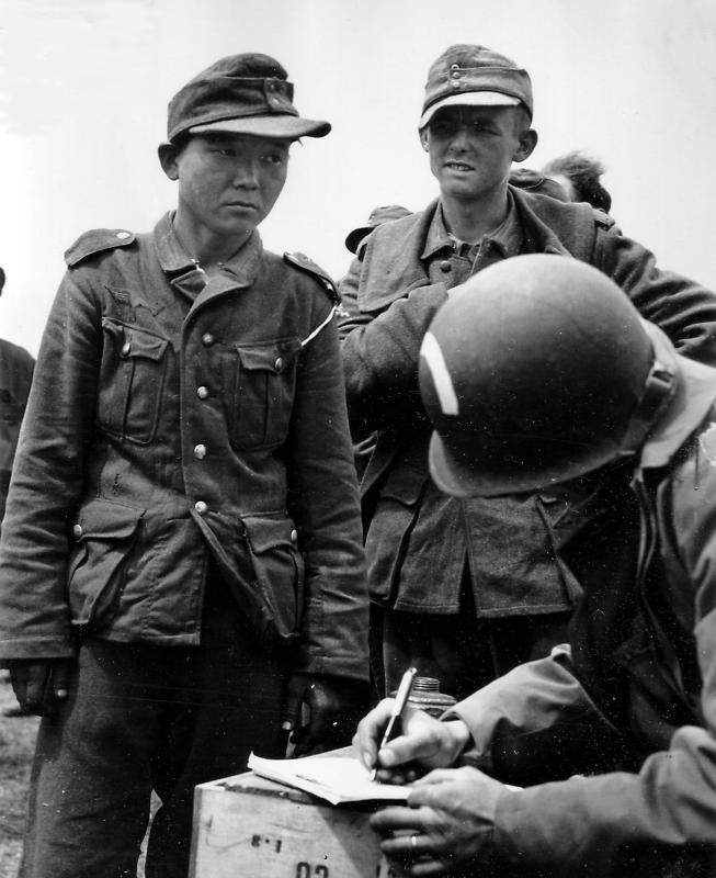 WWII young german prisoners wehrmacht Omaha Beach PHOTO  