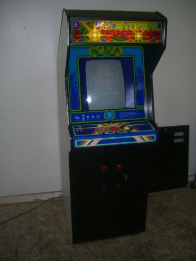 Nice looking original 1981 Atari CENTIPEDE, plays great  