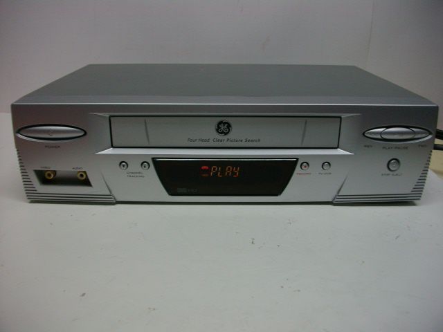 General Electric 4 HEAD VHS VCR VG4045 Recorder player  