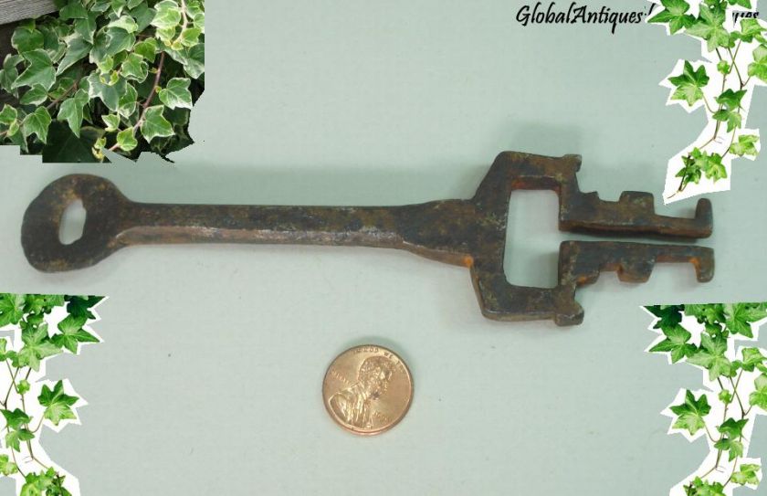 1600s ANTIQUE HUGE COLLECTABLE IRON SAFE KEY XTR.RARE  