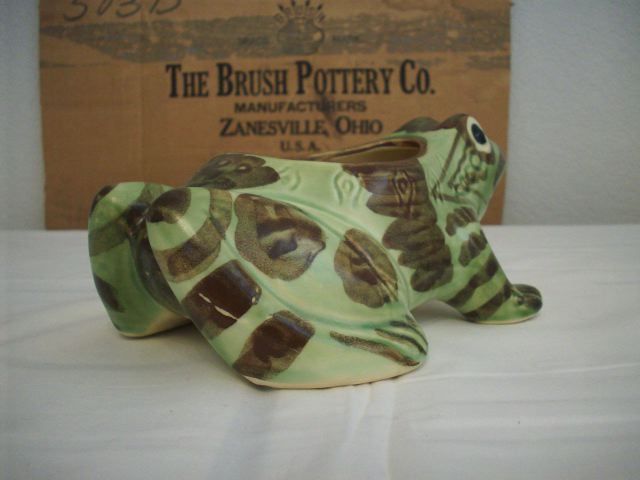 BRUSH MCCOY 8 1/4” LAWN ORNAMENT OPEN FROG PLANTER C352  