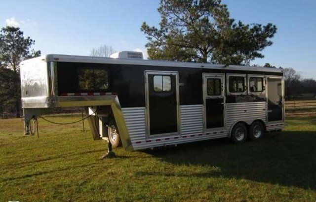 2010 Dream Coach Platinum Edition 3 Horse Trailer with Living Quarters 